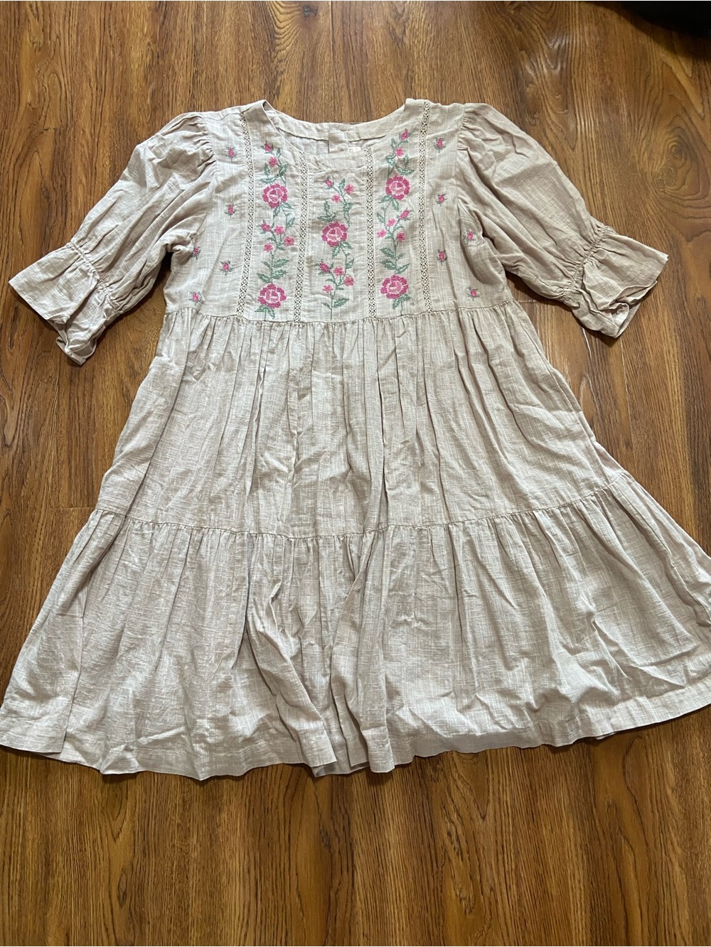 Beige Midi Dress with Pink & Green Floral Embroidery 💯 cotton button back - Picture 4 of 12